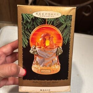 Hallmark Lion King Keepsake Ornament Lighted Simba, Sarabi and Mufasa